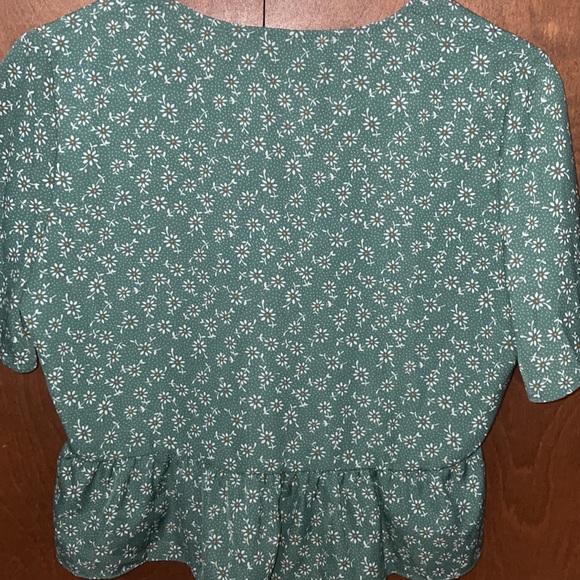 SHEIN Green Daisy Print tie front top - Picture 3 of 5